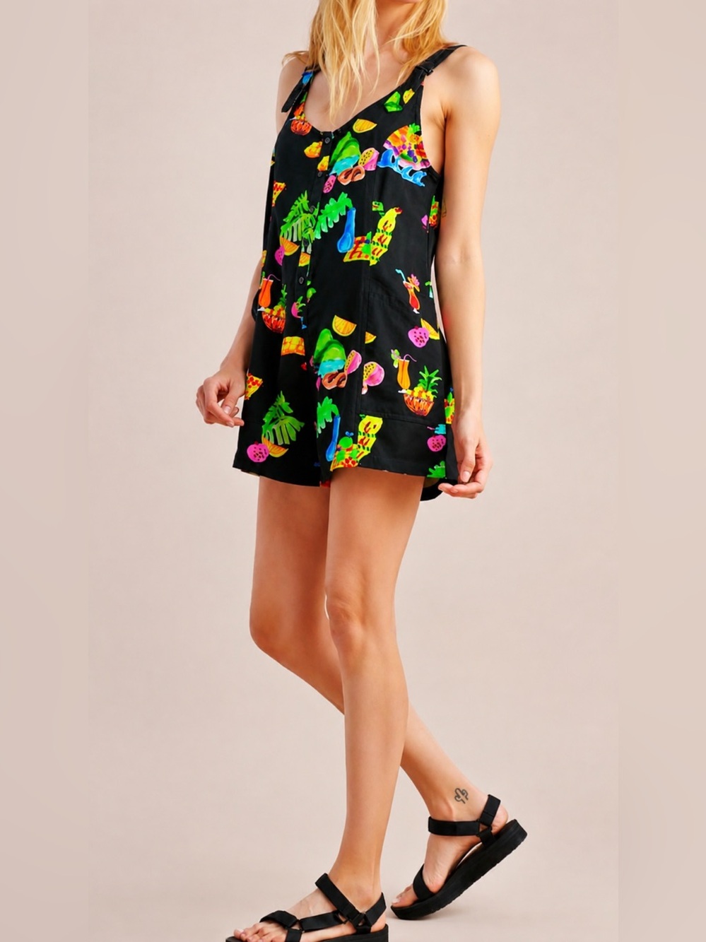 NWOT ROARK Sundaze Viscose Romper in Black Tropical Print Size Large